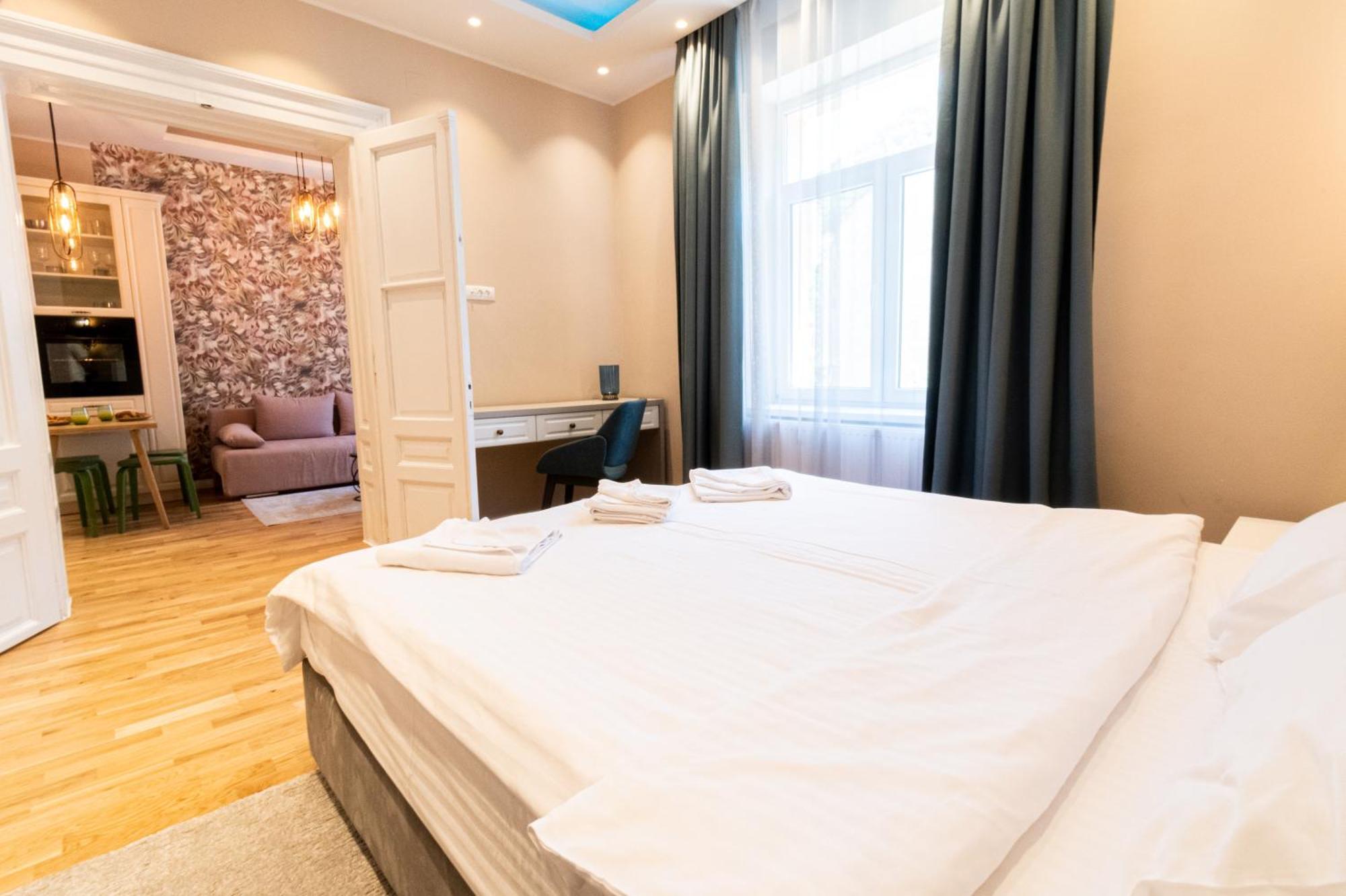 Black Gate - Quiet Studio In The Heart Of Old Town With Free Private Secured Parking Brašov Exteriér fotografie