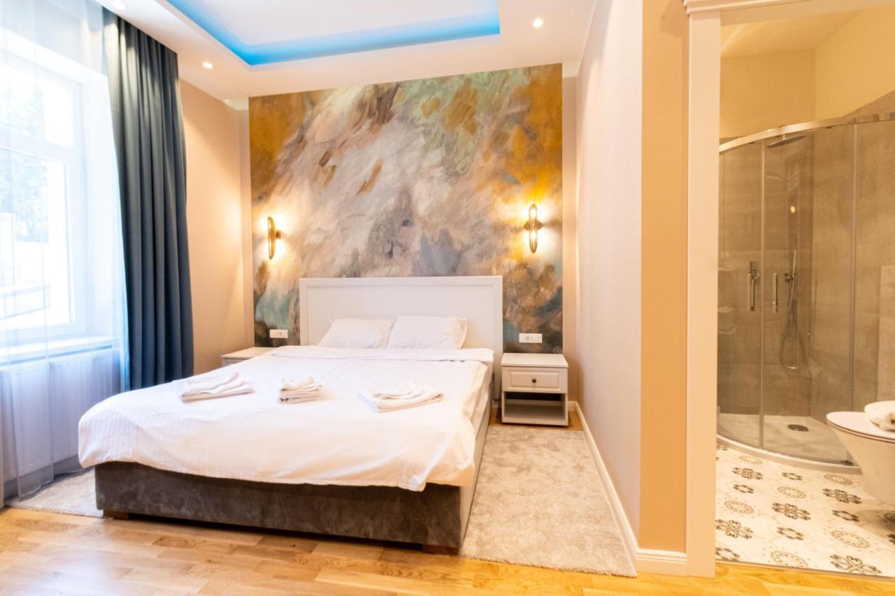Black Gate - Quiet Studio In The Heart Of Old Town With Free Private Secured Parking Brašov Exteriér fotografie