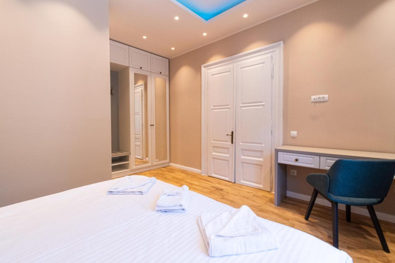 Black Gate - Quiet Studio In The Heart Of Old Town With Free Private Secured Parking Brašov Exteriér fotografie