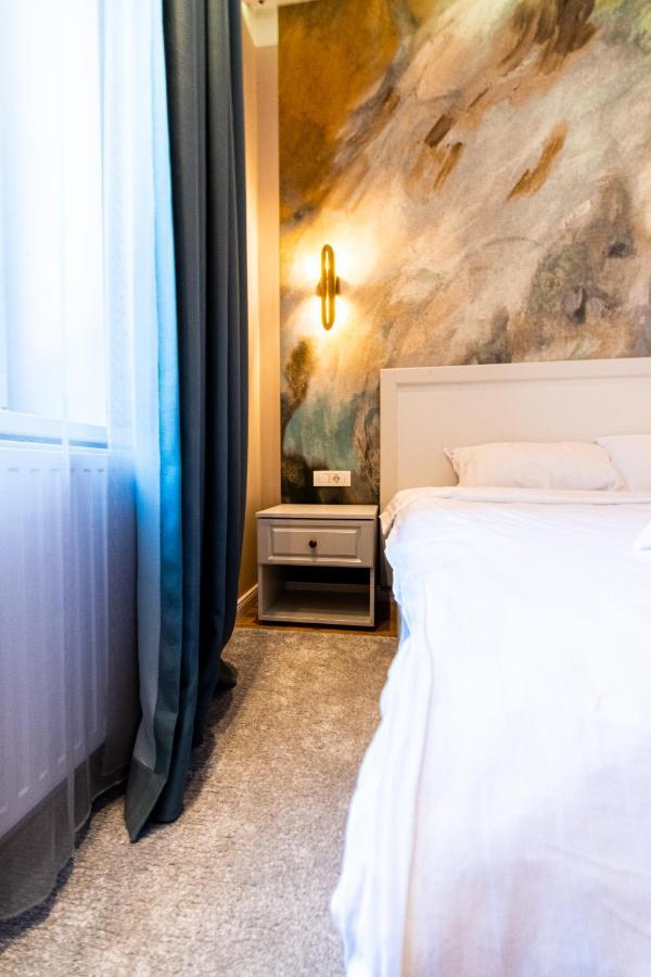 Black Gate - Quiet Studio In The Heart Of Old Town With Free Private Secured Parking Brašov Exteriér fotografie