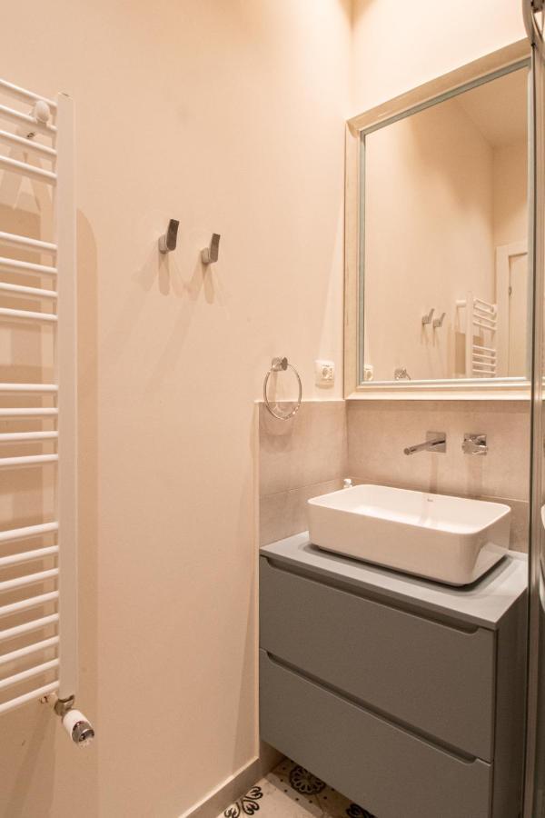 Black Gate - Quiet Studio In The Heart Of Old Town With Free Private Secured Parking Brašov Exteriér fotografie